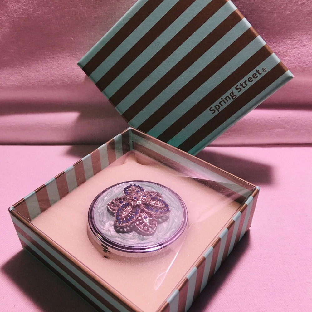 'Spring Street' Vitamin/Pill box